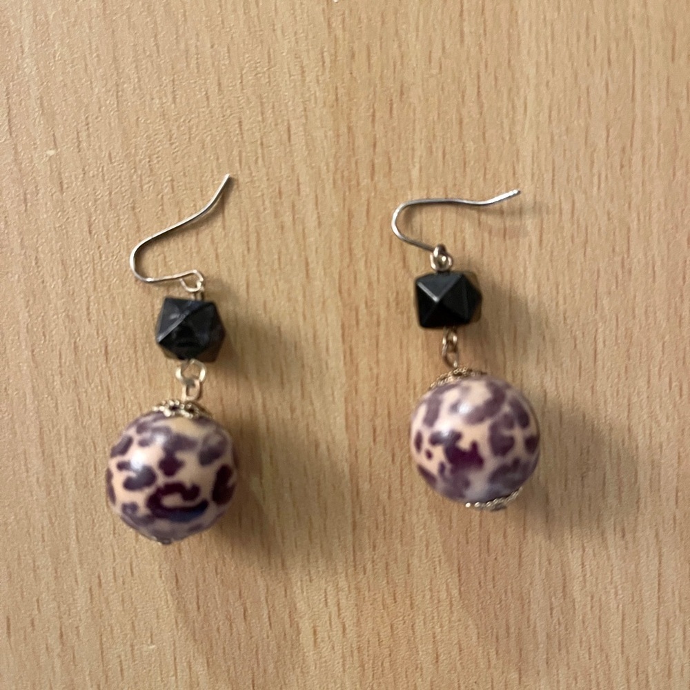 NWOT Leopard Print Beaded Earrings - Picture 8 of 9